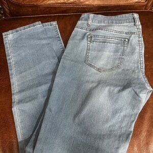 Light Wash Women’s Skinny Jeans